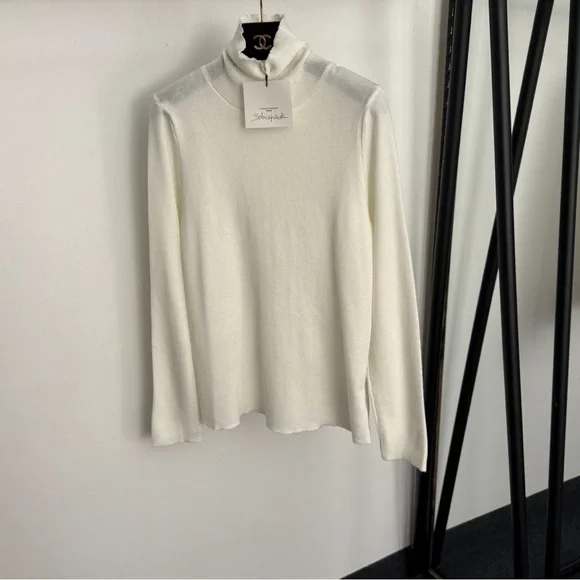 Schiaparelli Stretch Turtleneck - Picture 5 of 6